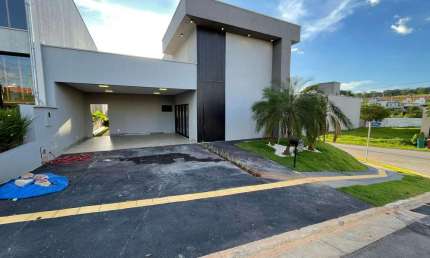 CASA TERREA - Jardins Capri Casa em Condomínio com 4 Quarto(s) e 3 banheiro(s) à Venda, 175 por R$ 1.490.000 no setor Jardins Capri TA27285