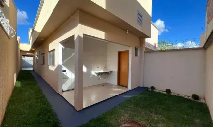 Casa Setor Mont Serrat 3 quartos Casa de Rua com 3 Quarto(s) e 2 banheiro(s) à Venda, 103 por R$ 470.000 no setor Jardim Mont Serrat IN27324