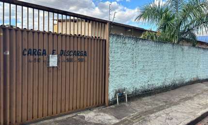 CASA / COMERCIAL  Casa de Rua com 5 Quarto(s) e 3 banheiro(s) à Venda, 141.02 por R$ 460.000 no setor Setor Campinas AD21678