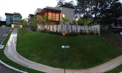 Sobrado em Condomínio do Lago Sobrado Casa em Condomínio com 4 Quarto(s) e 5 banheiro(s) à Venda, 290 por R$ 2.250.000 no setor Condomínio do Lago 2ª Etapa IN27449