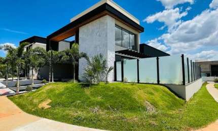 CASA DE  ALTO PADRÃO  Casa em Condomínio com 4 Quarto(s) e 5 banheiro(s) à Venda, 214 por R$ 2.290.000 no setor Jardim Cristal AD27424