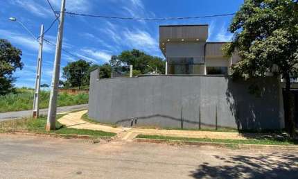 Casa térrea - setor sevene - passeio das águas shopping Casa de Rua com 3 Quarto(s) e 4 banheiro(s) à Venda, 103 por R$ 735.000 no setor Residencial Hugo de Moraes AD27254