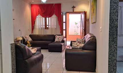 CASA   MAIS SALA COMERCIAL  Casa de Rua com 3 Quarto(s) e 3 banheiro(s) à Venda, 231 por R$ 700.000 no setor Jardim Novo Mundo AD27709