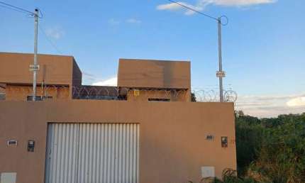 CASA 2 QTS, 1 SUITE, ÁREA CHURRASCO NO BAIRRO INDEPENDÊNCIA EM APARECIDA Casa de Rua com 2 Quarto(s) e 3 banheiro(s) à Venda, 94.84 por R$ 334.900 no setor Independência - 3º Complemento AD27767