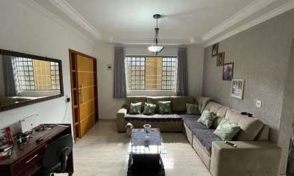 Setor central  Casa de Rua com 4 Quarto(s) e 2 banheiro(s) à Venda, 210 por R$ 780.000 no setor Setor Central AX27589