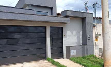Vendo Casa de 3 Quartos no Setor Pontal Sul 2 Casa de Rua com 3 Quarto(s) e 2 banheiro(s) à Venda, 105 por R$ 420.000 no setor Setor Pontal Sul VN27807