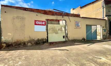 Casa de rua a venda com  408,10m², 5 quartos e 3 vagas Casa de Rua com 5 Quarto(s) e 3 banheiro(s) à Venda, 238.63 por R$ 600.000 no setor Parque Amazonia AD27936