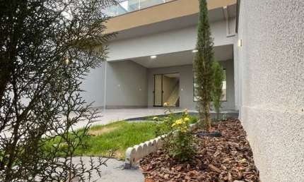 Sobrado no Residencial Hugo de Moraes Sobrado com 3 Quarto(s) e 5 banheiro(s) à Venda, 248 por R$ 900.000 no setor Residencial Hugo de Moraes AD27998