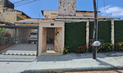 Casa Sobrado Casa de Rua com 5 Quarto(s) e 6 banheiro(s) à Venda, 307.26 por R$ 1.300.000 no setor Parque industrial de Goiânia AD27968