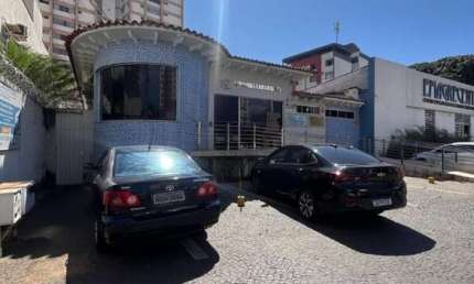 Imóvel de porteira fechada com CNPJ Casa de Rua com 5 Quarto(s) e 6 banheiro(s) à Venda, 359.5 por R$ 1.390.000 no setor Setor central VN28406