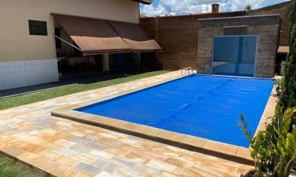 LINDA CASA COM PISCINA Casa de Rua com 3 Quarto(s) e 5 banheiro(s) à Venda, 198 por R$ 1.100.000 no setor Anhaguera AU28418