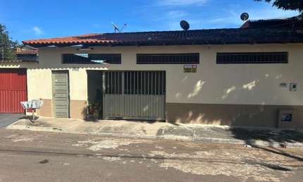 casa de rua setor novo horizonte Casa de Rua com 4 Quarto(s) e 4 banheiro(s) à Venda, 216 por R$ 265.000 no setor setor Novo Horizonte ST28455