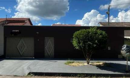 Casa Gelza trindade  Casa de Rua com 4 Quarto(s) e 1 banheiro(s) à Venda, 150 por R$ 700.000 no setor Conjunto Sol Dourado AD28441