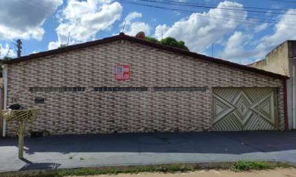 CASA RENATA PARK TRINDADE Casa de Rua com 3 Quarto(s) e 2 banheiro(s) à Venda, 217 por R$ 330.000 no setor Residencial Renata Park AD28902