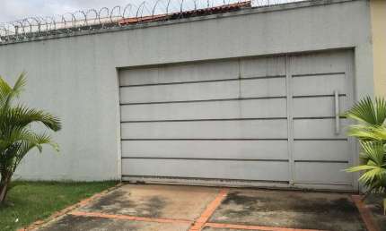 CASA ACONCHEGANTE Casa de Rua com 3 Quarto(s) e 2 banheiro(s) à Venda, 170 por R$ 700.000 no setor Setor Conde dos Arcos VN27276