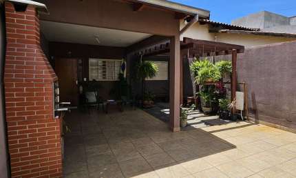 Casa Residencial Canadá Casa de Rua com 3 Quarto(s) e 2 banheiro(s) à Venda, 120 por R$ 450.000 no setor Residencial Canadá FL28986