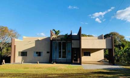 Casa em condomínio de chácaras/Hidrolandia Casa em Condomínio com 3 Quarto(s) e 4 banheiro(s) à Venda, 322 por R$ 1.580.000 no setor Condomínio águas da Serra SL28525