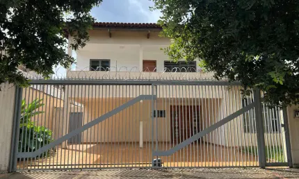 Sobrado st leste universitario Casa de Rua com 6 Quarto(s) e 5 banheiro(s) à Venda, 418 por R$ 1.500.000 no setor Setor Leste Universitário IN28722