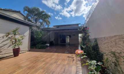 Belíssima casa 4 Suítes Prox. ao Jardins Madri Casa de Rua com 4 Quarto(s) e 5 banheiro(s) à Venda, 162 por R$ 980.000 no setor Parque das Paineiras (1,2,3 e 4 Etapa) AU28987