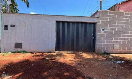 Casa com 2 quartos à venda, 120 m² por R$ 170.000 - Setor Cristina - Trindade/GO Casa de Rua com 2 Quarto(s) e 1 banheiro(s) à Venda, 60 por R$ 168.000 no setor Setor Cristina AV29020