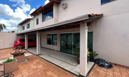 Sobrado Jardim América Casa de Rua com 3 Quarto(s) e 4 banheiro(s) à Venda, 236.9 por R$ 850.000 no setor Jardim América AD28716