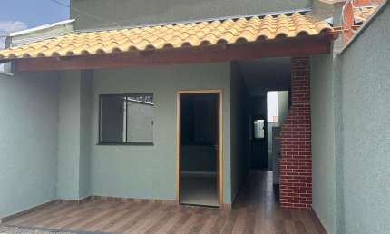 Casa de 02 quartos . Em Trindade -GO Casa de Rua com 2 Quarto(s) e 2 banheiro(s) à Venda, 84 por R$ 180.000 no setor Residencial Nova Canaã IN29033