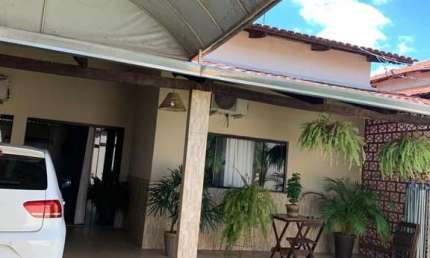 Casa dos Sonhos a Venda com 300m², 4 quartos e 5 vagas Casa de Rua com 4 Quarto(s) e 3 banheiro(s) à Venda, 190 por R$ 700.000 no setor Residencial Vereda dos Buritis AD28948