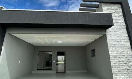 LEONARDO DIAS GOMES Casa de Rua com 3 Quarto(s) e 3 banheiro(s) à Venda, 140 por R$ 650.000 no setor Setor Santos Dumont AD29027