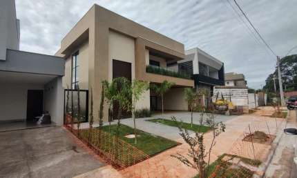 Ágio Sobrado no Condomínio Villagio Toscana Casa em Condomínio com 3 Quarto(s) e 4 banheiro(s) à Venda, 251 por R$ 2.100.000 no setor Residencial Villagio Toscana IN29194