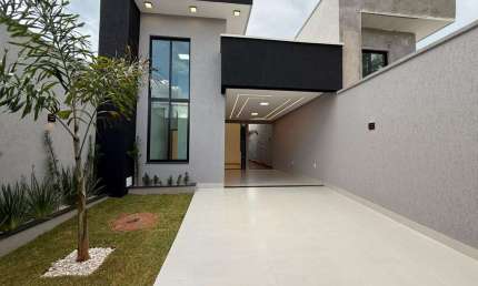 Casa no Parque das Flores Casa de Rua com 3 Quarto(s) e 3 banheiro(s) à Venda, 138 por R$ 650.000 no setor Parque das Flores IN29411