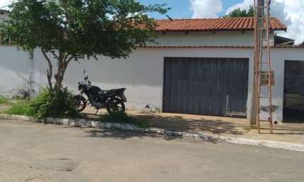 CASA + 3 QUITINETES   CALDAS NOVAS- GOIAS Casa de Rua com 2 Quarto(s) e 1 banheiro(s) à Venda, 230 por R$ 300.000 no setor Residencial Lago das Brisas AD29571
