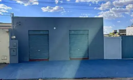 Vende-se casa residencial com sala comercial no setor criméia oeste casa de rua com 3 quarto(s) e 2 banheiro(s) à venda, 427 por r$ 590.000 no setor setor crimeia oeste in29702