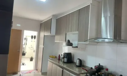Casa de alto padrão com duas salas comerciais no J. Planalto Casa de Rua com 3 Quarto(s) e 5 banheiro(s) à Venda, 216 por R$ 1.400.000 no setor Jardim Planalto AD29974