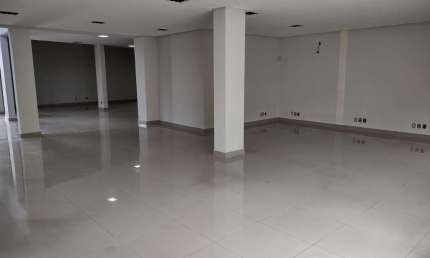 GALPÃO COMERCIAL ESPAÇOSO COM SETOR DE ARMAZENAGEM Galpão / Depósito à Venda, 1100 por R$ 3.500.000 no setor Residencial Petrópolis AD30253