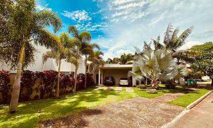 Casa Térrea - 2 Lotes - Portal do Sol 1   Casa em Condomínio com 6 Quarto(s) e 5 banheiro(s) à Venda, 380 por R$ 2.400.000 no setor Loteamento Portal do Sol I AD29076