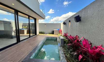 Sobrado novo com armários no Jardins Versalhes Casa em Condomínio com 3 Quarto(s) e 4 banheiro(s) à Venda, 219.15 por R$ 1.990.000 no setor Polo Empresarial de Goiás AU30258