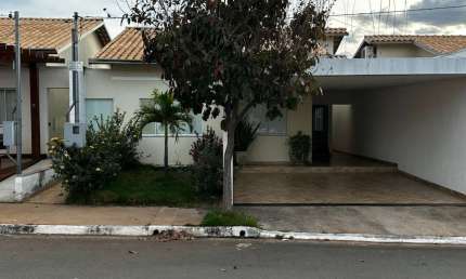 CASA CONDOMINIO FECHADO PARQUE AROEIRA Casa em Condomínio com 3 Quarto(s) e 2 banheiro(s) à Venda, 200 por R$ 710.000 no setor Jardim Guanabara II AD30151