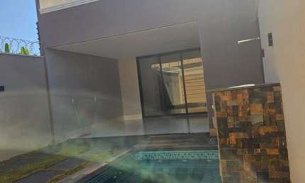 Casa Térrea 3 suítes piscina bairro Ilda. Casa de Rua com 3 Quarto(s) e 4 banheiro(s) à Venda, 138 por R$ 750.000 no setor Ilda IN30342