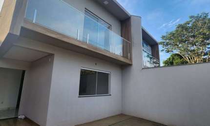 ELEGANTE SOBRADO NO RECANTO DO BOSQUE Sobrado com 3 Quarto(s) e 2 banheiro(s) à Venda, 95 por R$ 420.000 no setor Residencial Recanto do Bosque IN30348