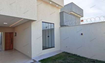 Vendo Casa de 3 Quartos e Piscina no Parque Mansões Paraíso  Casa de Rua com 3 Quarto(s) e 3 banheiro(s) à Venda, 106 por R$ 630.000 no setor Mansões Paraíso VN30688