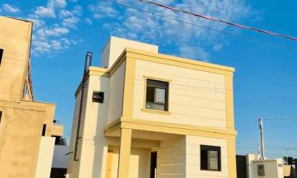 Jardins Capri  Casa em Condomínio com 3 Quarto(s) e 4 banheiro(s) à Venda, 166 por R$ 1.210.526 no setor Jardins Capri AX27570