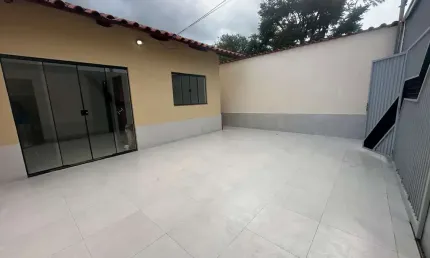 Para Morar e Lucrar - Casa Privativa + 3 Kitnets Casa de Rua com 3 Quarto(s) e 2 banheiro(s) à Venda, 240 por R$ 800.000 no setor Jardins Madri SL29687