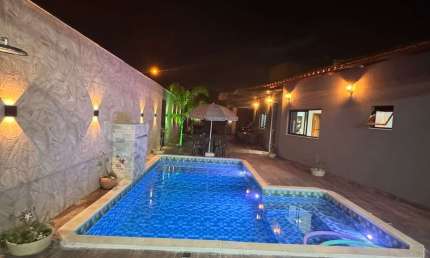 Casa com 3 Quartos alto padrão no Setor Goiânia 2  Casa de Rua com 3 Quarto(s) e 2 banheiro(s) à Venda, 220 por R$ 1.360.000 no setor Goiânia 2 TA30913