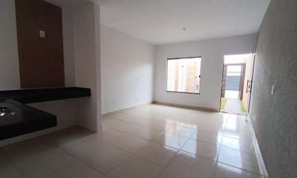 Leonardo Castro Vieira Casa de Rua com 3 Quarto(s) e 2 banheiro(s) à Venda, 70 por R$ 252.000 no setor Jardim Ipanema IN31054