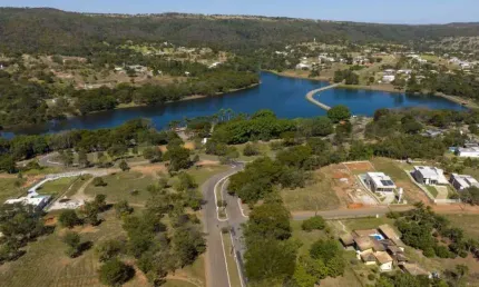 Lote em chácara no condomínio água da serra, em hidrolândia - goiás área / terreno à venda, 4088.85 por r$ 1.431.000 no setor condomínio recanto águas das serra ta31074