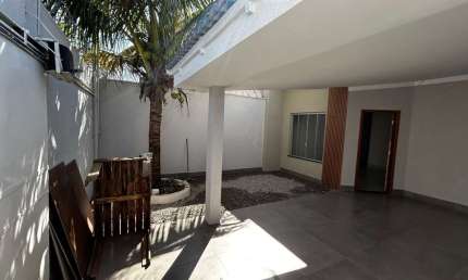 Casa de rua à venda com 110m², 3 quartos, 1 suíte, banheiro social e vaga de garagem. Casa de Rua com 3 Quarto(s) e 2 banheiro(s) à Venda, 110 por R$ 450.000 no setor Setor Tres Marias FL31120