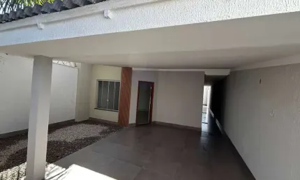 Casa de rua à venda com 110m², 3 quartos, 1 suíte, banheiro social e vaga de garagem. Casa de Rua com 3 Quarto(s) e 2 banheiro(s) à Venda, 110 por R$ 450.000 no setor Setor Tres Marias FL31120