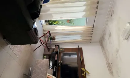 Duas casas no Lote  Casa de Rua com 5 Quarto(s) e 3 banheiro(s) à Venda, 189 por R$ 690.000 no setor Setor dos Funcionários AD31405