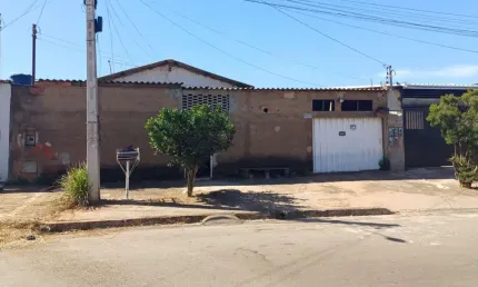Casa à venda no Jardim Mont Serrat, Aparecida de Goiânia GO Casa de Rua com 4 Quarto(s) e 2 banheiro(s) à Venda, 176.64 por R$ 225.000 no setor Jardim Mont Serrat ST31469