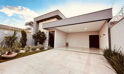 Casa Senador Canedo Casa de Rua com 3 Quarto(s) e 3 banheiro(s) à Venda, 200 por R$ 900.000 no setor São Francisco I VT31481